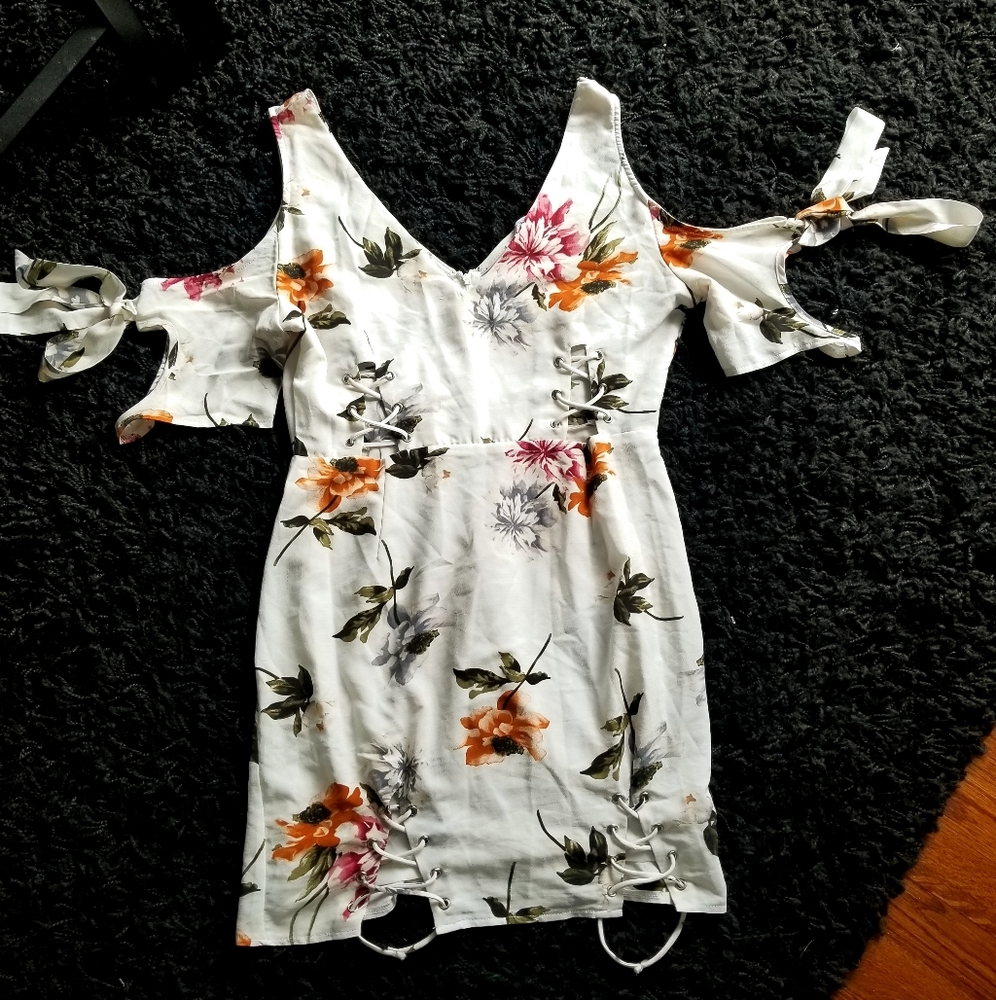 Missguided Floral Lace up detail dress size 6